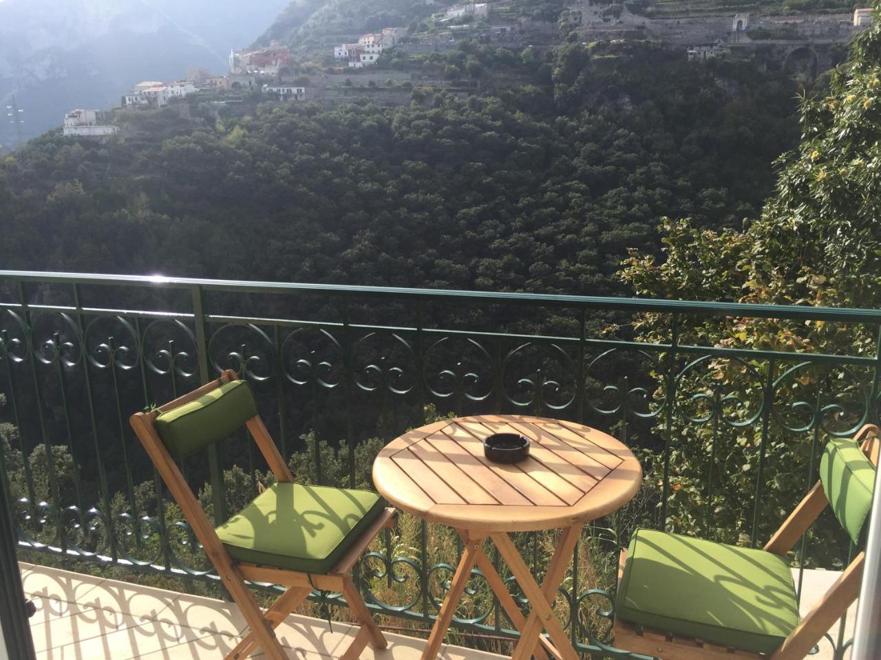Camera Matrimoniale/Doppia con Letti Singoli con Vista Mare Laterale