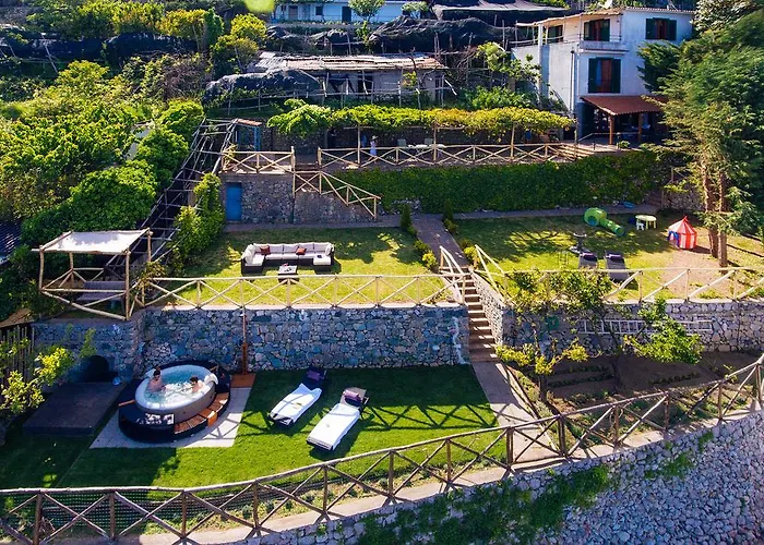 La villa: Sea View Villa in Ravello with lemon pergola, gardens&jacuzzi - Ideal for elopements